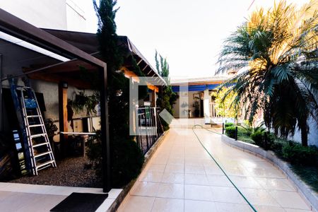 Casa à venda com 310m², 3 quartos e 7 vagasQuintal