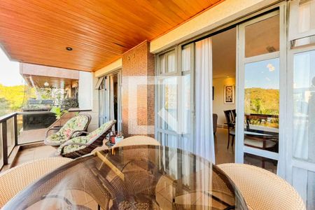 Apartamento à venda com 160m², 4 quartos e 2 vagas Apartamento à venda com 160m², 4 quartos e 2 vagasSacada