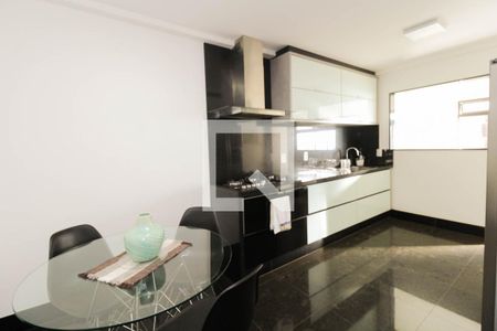 Apartamento à venda com 160m², 4 quartos e 2 vagas Apartamento à venda com 160m², 4 quartos e 2 vagasCozinha