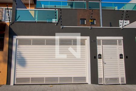 Casa à venda com 85m², 2 quartos e 2 vagasFachada