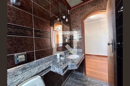 Apartamento para alugar com 222m², 5 quartos e 2 vagas Apartamento para alugar com 222m², 5 quartos e 2 vagasBanheiro