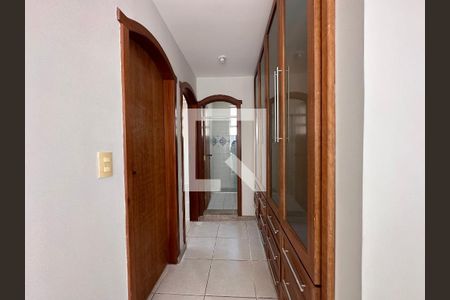 Apartamento para alugar com 222m², 5 quartos e 2 vagas Apartamento para alugar com 222m², 5 quartos e 2 vagasCorredor