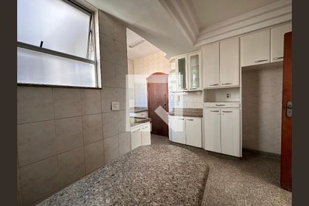 Apartamento para alugar com 222m², 5 quartos e 2 vagas Apartamento para alugar com 222m², 5 quartos e 2 vagasCozinha