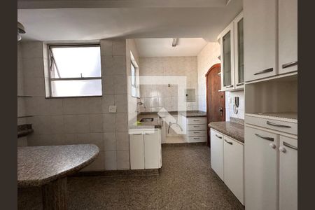 Apartamento para alugar com 222m², 5 quartos e 2 vagas Apartamento para alugar com 222m², 5 quartos e 2 vagasCozinha