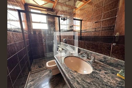 Apartamento para alugar com 222m², 5 quartos e 2 vagas Apartamento para alugar com 222m², 5 quartos e 2 vagasBanheiro