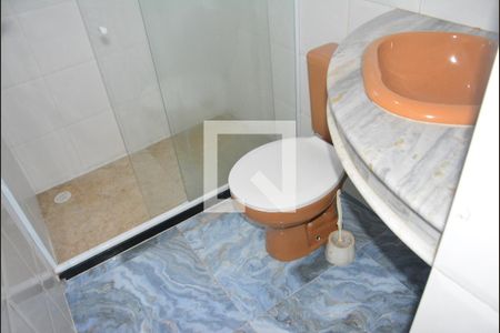 Casa para alugar com 160m², 5 quartos e 3 vagasQuarto 3 com banheiro
