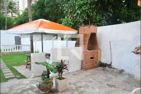 Casa para alugar com 160m², 5 quartos e 3 vagasQuintal com churrasqueira