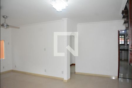 Sala de casa para alugar com 5 quartos, 160m² em Piatã, Salvador