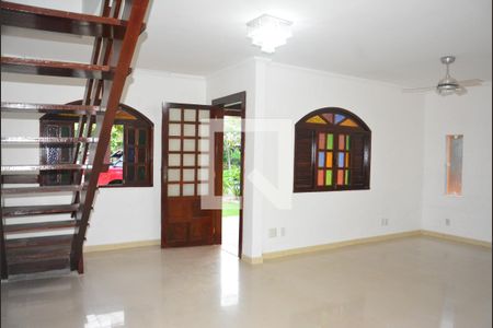 Sala de casa para alugar com 5 quartos, 160m² em Piatã, Salvador