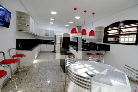 Casa para alugar com 450m², 4 quartos e 8 vagas Casa para alugar com 450m², 4 quartos e 8 vagasCozinha
