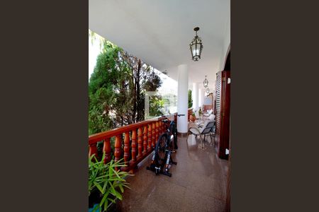 Casa para alugar com 450m², 4 quartos e 8 vagas Casa para alugar com 450m², 4 quartos e 8 vagasVaranda