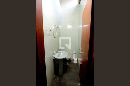 Casa para alugar com 450m², 4 quartos e 8 vagas Casa para alugar com 450m², 4 quartos e 8 vagasBanheiro de serviço