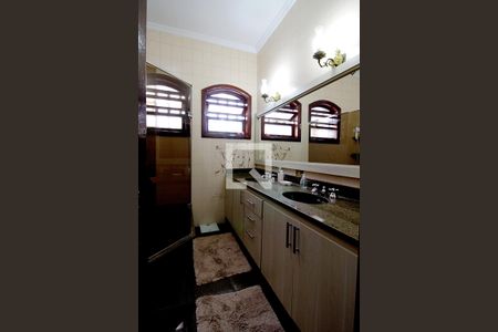 Casa para alugar com 450m², 4 quartos e 8 vagas Casa para alugar com 450m², 4 quartos e 8 vagasBanheiro da Suíte 4