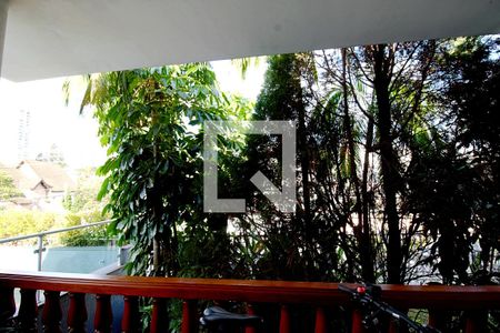 Casa para alugar com 450m², 4 quartos e 8 vagas Casa para alugar com 450m², 4 quartos e 8 vagasVaranda da Suíte 4