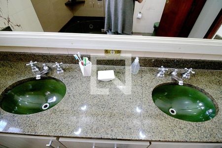 Casa para alugar com 450m², 4 quartos e 8 vagas Casa para alugar com 450m², 4 quartos e 8 vagasBanheiro da Suíte 4