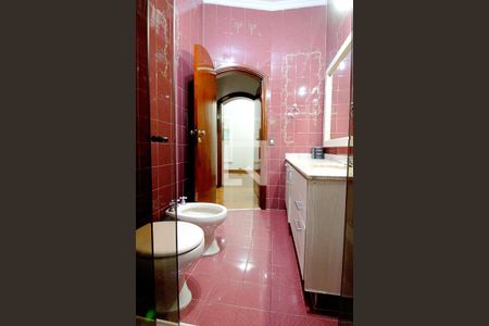 Casa para alugar com 450m², 4 quartos e 8 vagas Casa para alugar com 450m², 4 quartos e 8 vagasBanheiro da Suíte 1