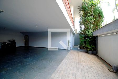 Casa para alugar com 450m², 4 quartos e 8 vagas Casa para alugar com 450m², 4 quartos e 8 vagasGaragem