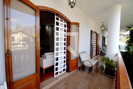 Casa para alugar com 450m², 4 quartos e 8 vagas Casa para alugar com 450m², 4 quartos e 8 vagasVaranda