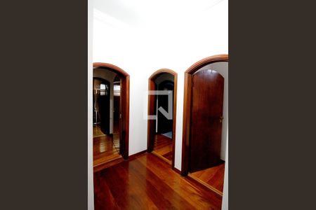 Casa para alugar com 450m², 4 quartos e 8 vagas Casa para alugar com 450m², 4 quartos e 8 vagasHall dos Quartos