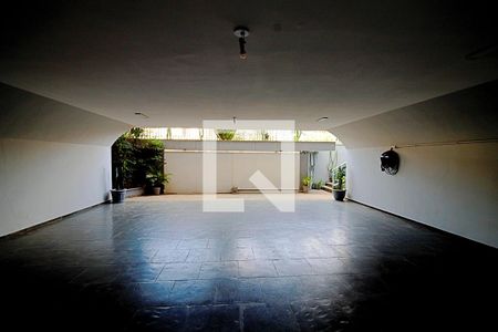 Casa para alugar com 450m², 4 quartos e 8 vagas Casa para alugar com 450m², 4 quartos e 8 vagasGaragem