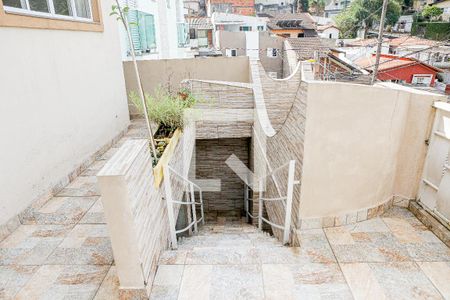Casa à venda com 170m², 2 quartos e 8 vagas Casa à venda com 170m², 2 quartos e 8 vagasQuintal