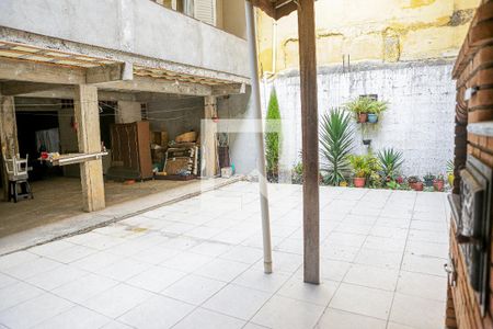 Casa à venda com 170m², 2 quartos e 8 vagas Casa à venda com 170m², 2 quartos e 8 vagasChurrasqueira