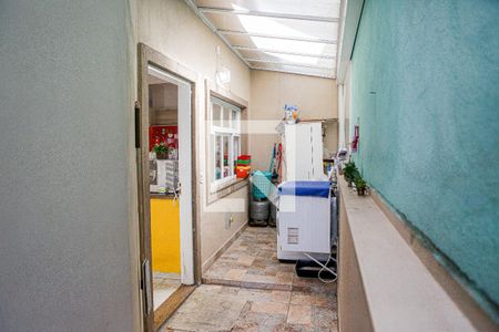 Casa à venda com 170m², 2 quartos e 8 vagas Casa à venda com 170m², 2 quartos e 8 vagasCorredor