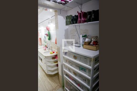 Casa à venda com 170m², 2 quartos e 8 vagas Casa à venda com 170m², 2 quartos e 8 vagasCloset Suite 1