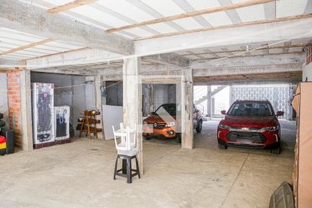 Casa à venda com 170m², 2 quartos e 8 vagas Casa à venda com 170m², 2 quartos e 8 vagasGaragem