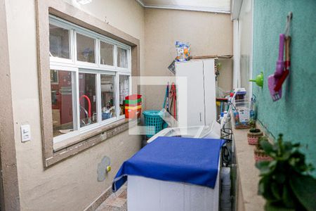 Casa à venda com 170m², 2 quartos e 8 vagas Casa à venda com 170m², 2 quartos e 8 vagasÁrea de Serviço