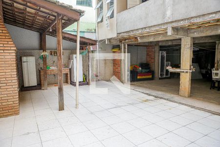 Casa à venda com 170m², 2 quartos e 8 vagas Casa à venda com 170m², 2 quartos e 8 vagasGaragem
