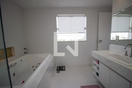 Apartamento à venda com 176m², 3 quartos e 1 vaga Apartamento à venda com 176m², 3 quartos e 1 vagaBanheiro da Suíte