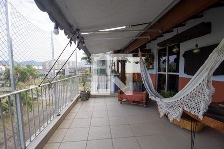 Apartamento à venda com 176m², 3 quartos e 1 vaga Apartamento à venda com 176m², 3 quartos e 1 vagaVaranda