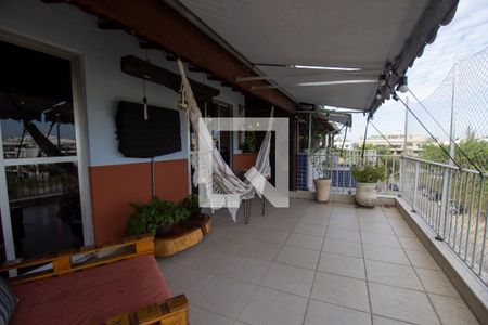 Apartamento à venda com 176m², 3 quartos e 1 vaga Apartamento à venda com 176m², 3 quartos e 1 vagaVaranda