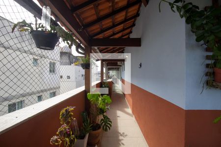 Apartamento à venda com 176m², 3 quartos e 1 vaga Apartamento à venda com 176m², 3 quartos e 1 vagaVaranda