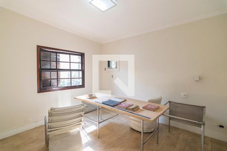 Casa à venda com 350m², 3 quartos e 4 vagasSuíte