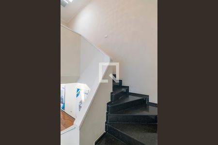 Casa à venda com 350m², 3 quartos e 4 vagasEscada