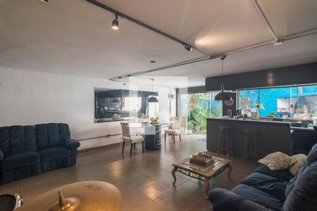 Casa à venda com 350m², 3 quartos e 4 vagasÁrea Externa