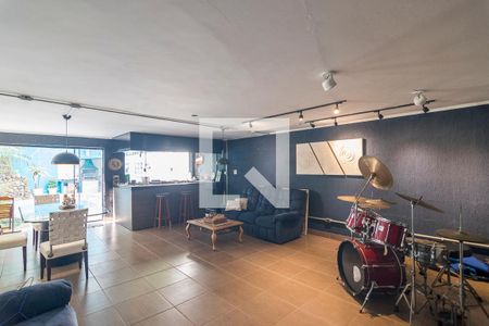 Casa à venda com 350m², 3 quartos e 4 vagasÁrea Externa