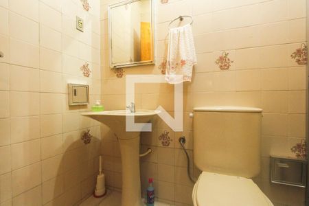 Banheiro social de casa à venda com 3 quartos, 138m² em Jardim Carvalho, Porto Alegre