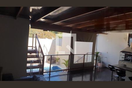 Casa à venda com 218m², 4 quartos e 4 vagas