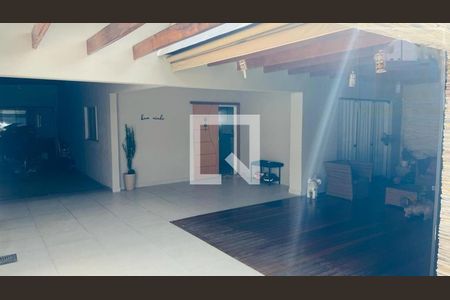 Casa à venda com 218m², 4 quartos e 4 vagas