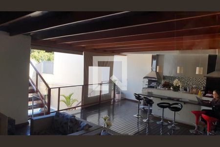 Casa à venda com 218m², 4 quartos e 4 vagas