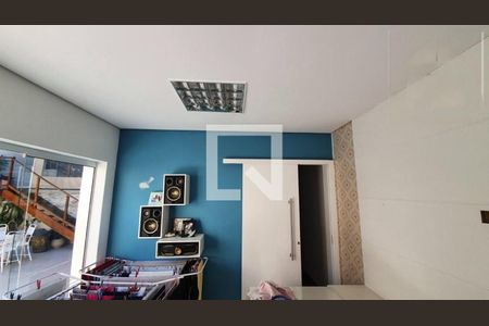 Casa à venda com 218m², 4 quartos e 4 vagas