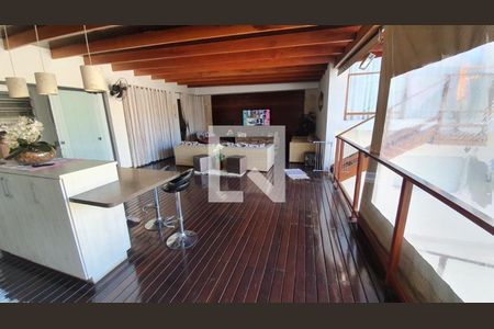 Casa à venda com 218m², 4 quartos e 4 vagas