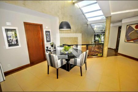 Casa à venda com 4 quartos, 750m² em Vila Hollândia, Campinas
