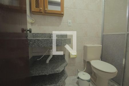 Banheiro de casa de condomínio para alugar com 1 quarto, 48m² em São José, Canoas