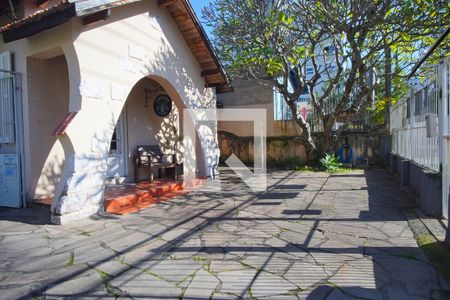 Casa à venda com 109m², 3 quartos e 6 vagasPátio  