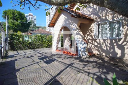 Casa à venda com 109m², 3 quartos e 6 vagasPátio  frente 
