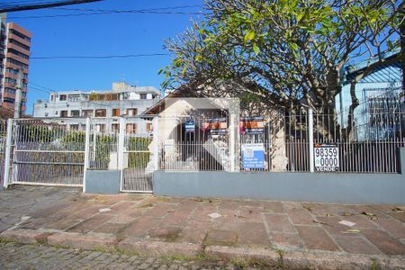 Casa à venda com 109m², 3 quartos e 6 vagasFachada 